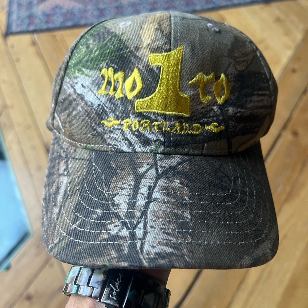 Never worn 1 Moto Show camo hat OS